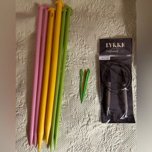 Bundle of knitting needles